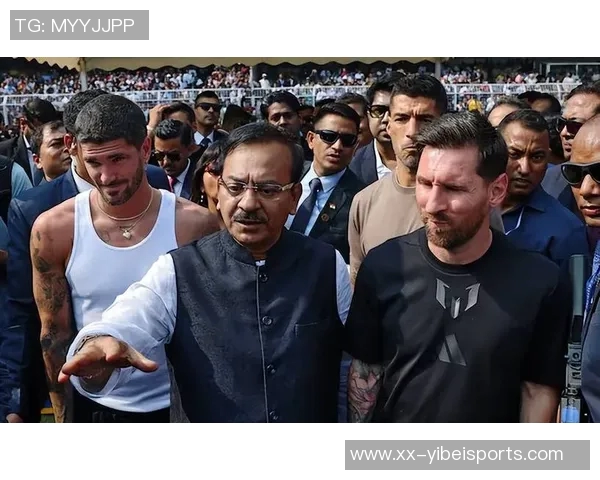 梅西训练引发球迷热潮自带便当混入场地成热议话题 梅西训练引发球迷热潮自带便当混入场地成热议话题